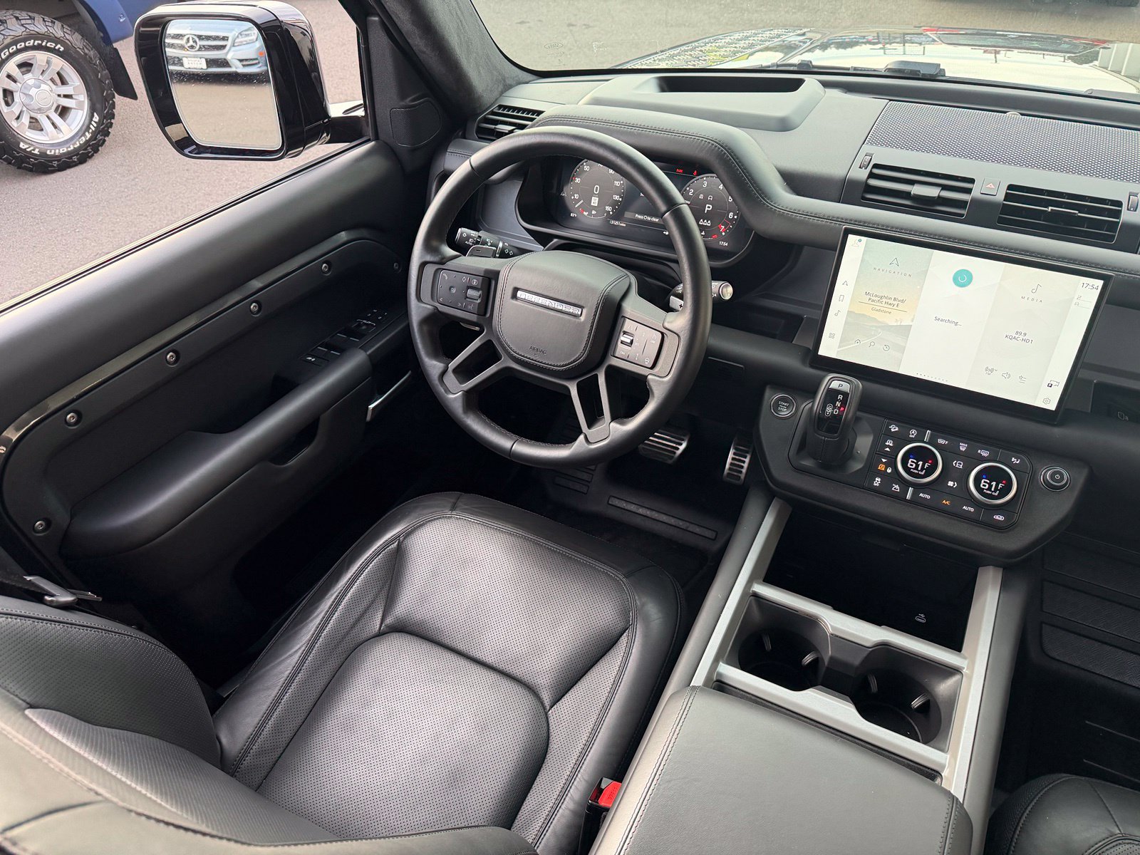 Used 2025 Land Rover Defender 110 V8 AWD/4WD image 6