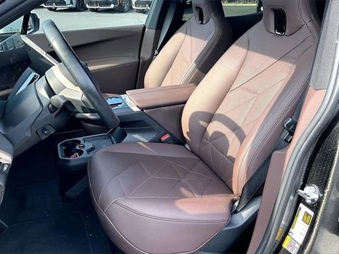 Used 2025 BMW iX xDrive50 image 5