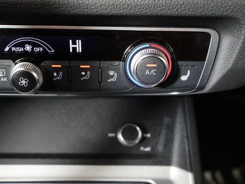 Used 2025 Audi Q3 2.0T Premium image 48