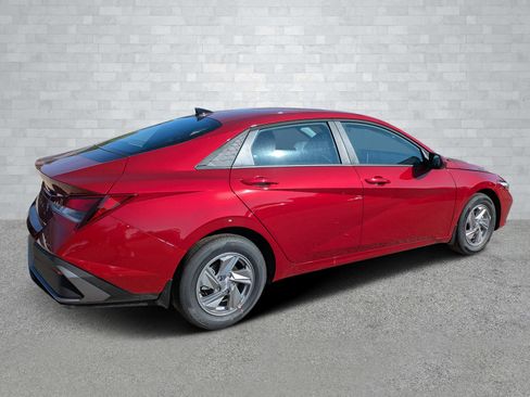 New 2026 Hyundai Elantra SE image 5