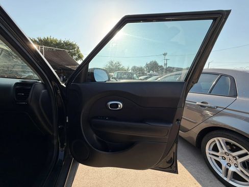 Used 2018 Kia Soul + FWD image 30