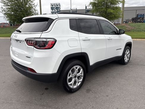 Certified 2025 Jeep Compass Latitude AWD/4WD image 9