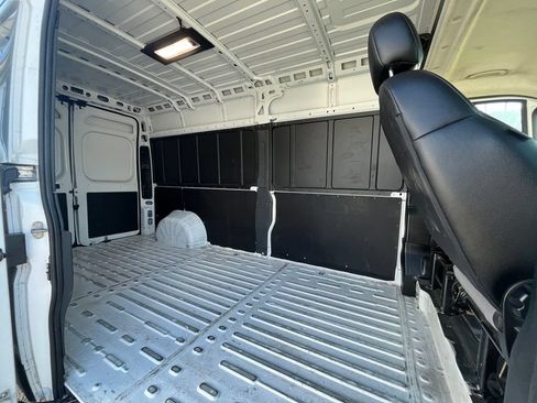Used 2025 RAM ProMaster 2500 w/ Convenience Group FWD image 8