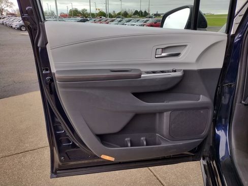 Used 2021 Toyota Sienna XSE AWD/4WD image 32