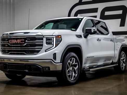 Used 2023 GMC Sierra 1500 SLT w/ SLT Premium Package image 30