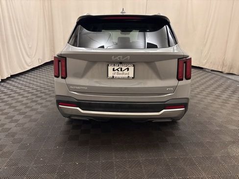 Certified 2025 Kia Sorento S AWD/4WD image 6