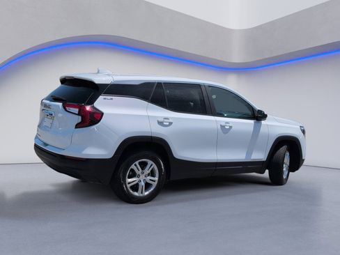 Used 2024 GMC Terrain SLE FWD image 4
