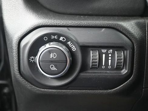 Used 2022 Jeep Gladiator Overland w/ Popular Equipment Package AWD/4WD image 7