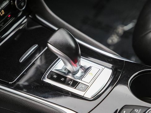 Used 2017 INFINITI QX30 image 25