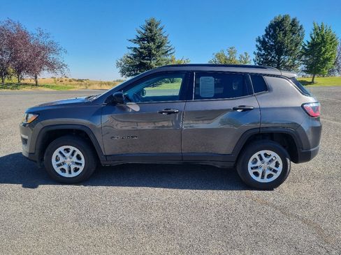 Used 2018 Jeep Compass Sport AWD/4WD image 8