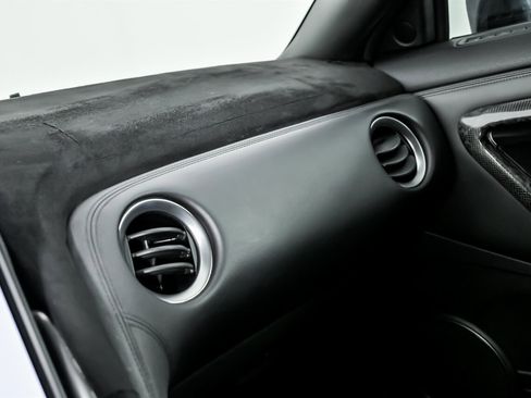 Used 2011 Nissan GT-R Premium image 35