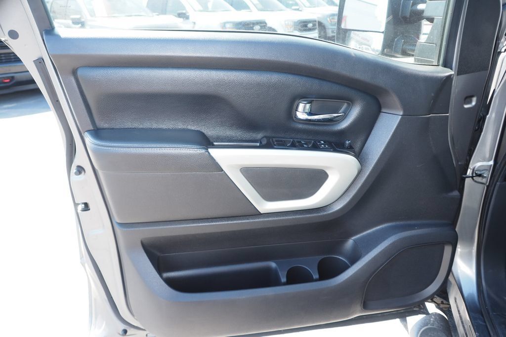 Used 2017 Nissan Titan PRO-4X AWD/4WD image 14