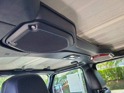 Used 2020 Jeep Wrangler Unlimited Rubicon AWD/4WD image 16