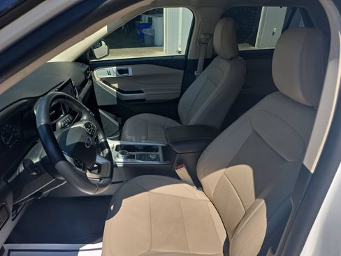 Used 2023 Ford Explorer Limited AWD/4WD image 15