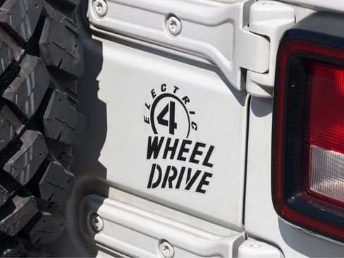 Used 2023 Jeep Wrangler Unlimited w/ Cold Weather Group AWD/4WD image 24