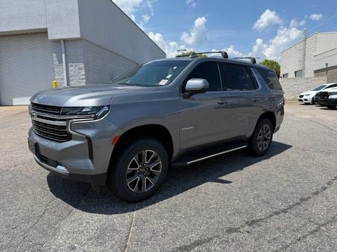 Used 2022 Chevrolet Tahoe LT w/ Luxury Package AWD/4WD image 12
