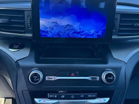 Used 2020 Ford Explorer XLT w/ Equipment Group 202A image 13