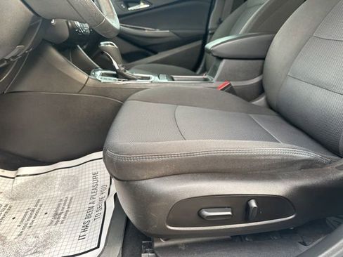 Used 2018 Chevrolet Cruze LT w/ Convenience Package image 11