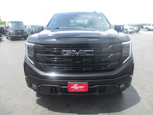 Used 2022 GMC Sierra 1500 Elevation w/ Elevation Premium Package AWD/4WD image 11