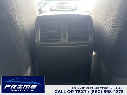 Used 2018 Nissan Rogue SV AWD/4WD image 17