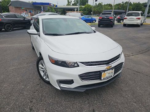 Used 2017 Chevrolet Malibu LT image 2