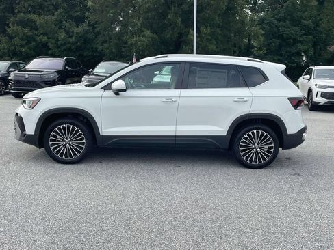 New 2026 Volkswagen Taos SE FWD image 4