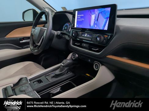 Used 2024 Toyota Grand Highlander Limited image 1