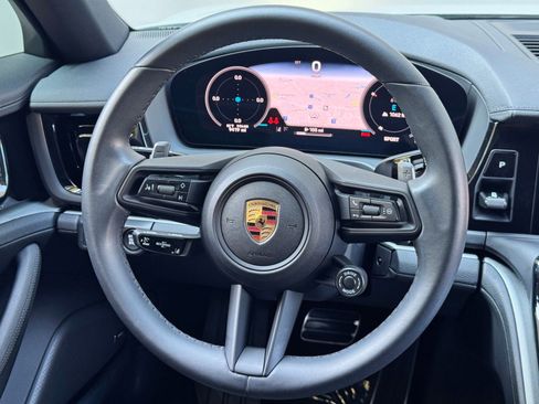 Used 2025 Porsche Panamera image 22