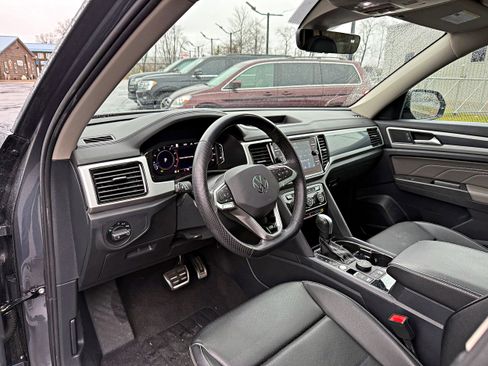 Used 2023 Volkswagen Atlas SEL R-Line image 13