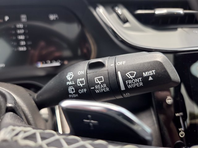 New 2026 Jeep Grand Cherokee Limited w/ Luxury Tech Group II RWD image 30