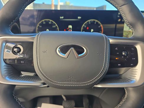 Certified 2025 INFINITI QX80 Sensory image 17