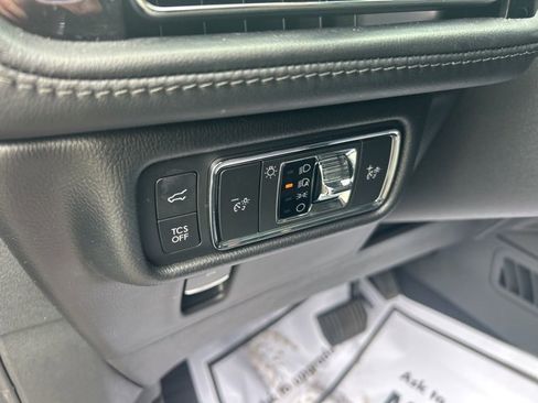 Used 2022 Lincoln Nautilus Standard w/ Premium Package image 17