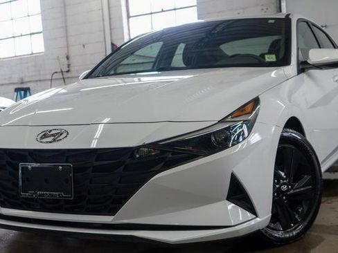 Used 2021 Hyundai Elantra Blue image 1