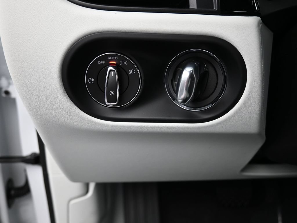 Certified 2026 Porsche Macan AWD/4WD image 25