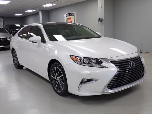 Used 2017 Lexus ES 350 image 1
