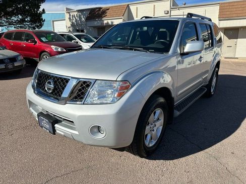 Used 2012 Nissan Pathfinder SV image 3