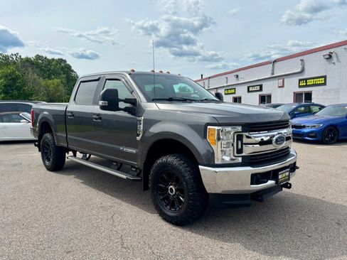 Used 2017 Ford F250 XL w/ STX Appearance Package AWD/4WD image 3
