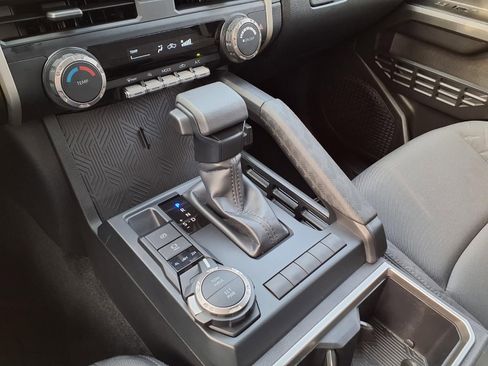 Certified 2025 Toyota Tacoma SR5 AWD/4WD image 25