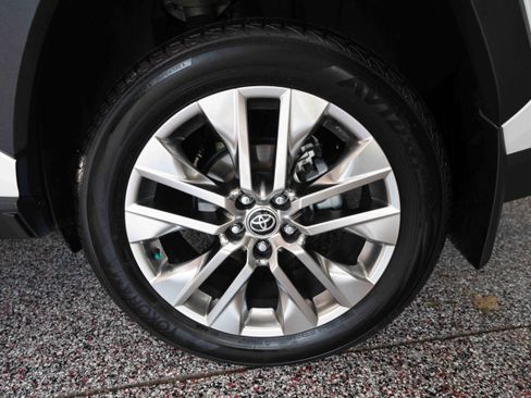 Certified 2021 Toyota RAV4 Limited w/ Limited Grade Weather Package AWD/4WD image 31