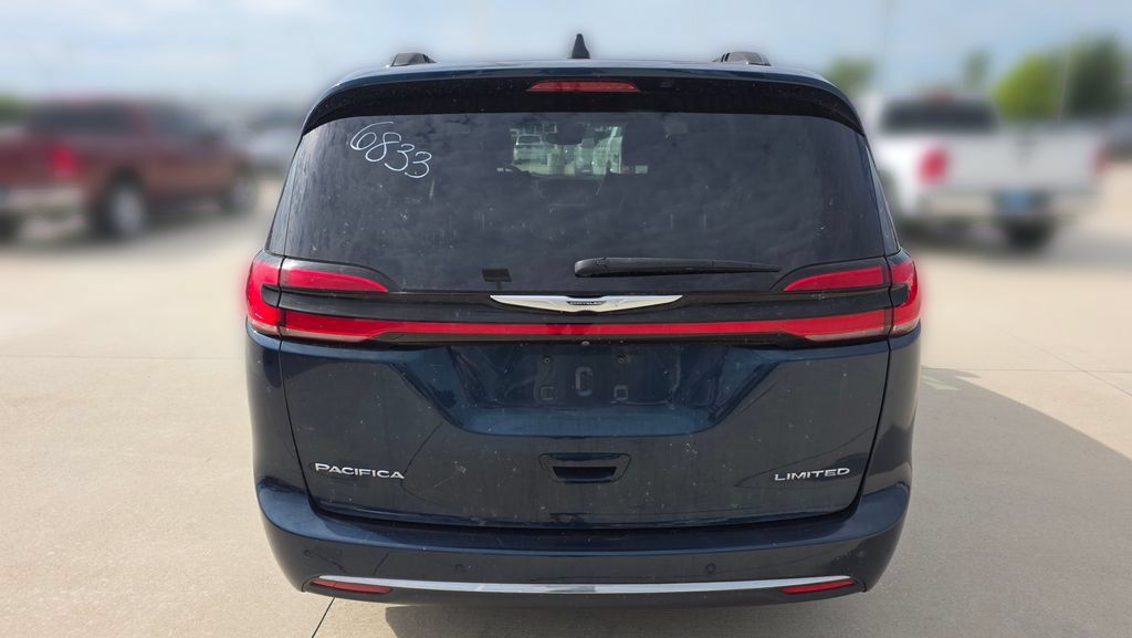 Used 2023 Chrysler Pacifica Limited FWD image 4