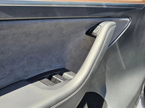Used 2025 Tesla Model Y Long Range RWD image 11
