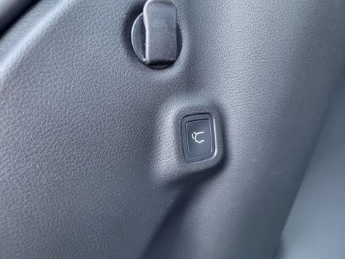 Used 2023 Jeep Compass Latitude w/ Convenience Group AWD/4WD image 11