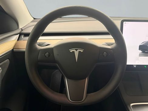 Used 2023 Tesla Model Y Long Range image 16
