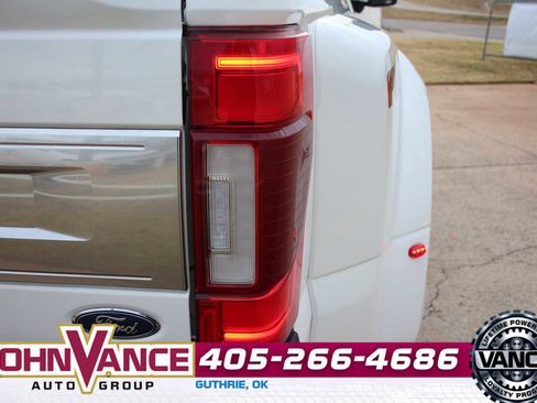 Used 2022 Ford F450 Platinum w/ FX4 Off-Road Package image 13