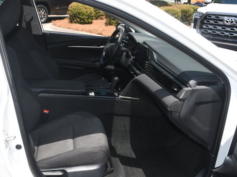 Used 2025 Toyota Camry LE FWD image 19