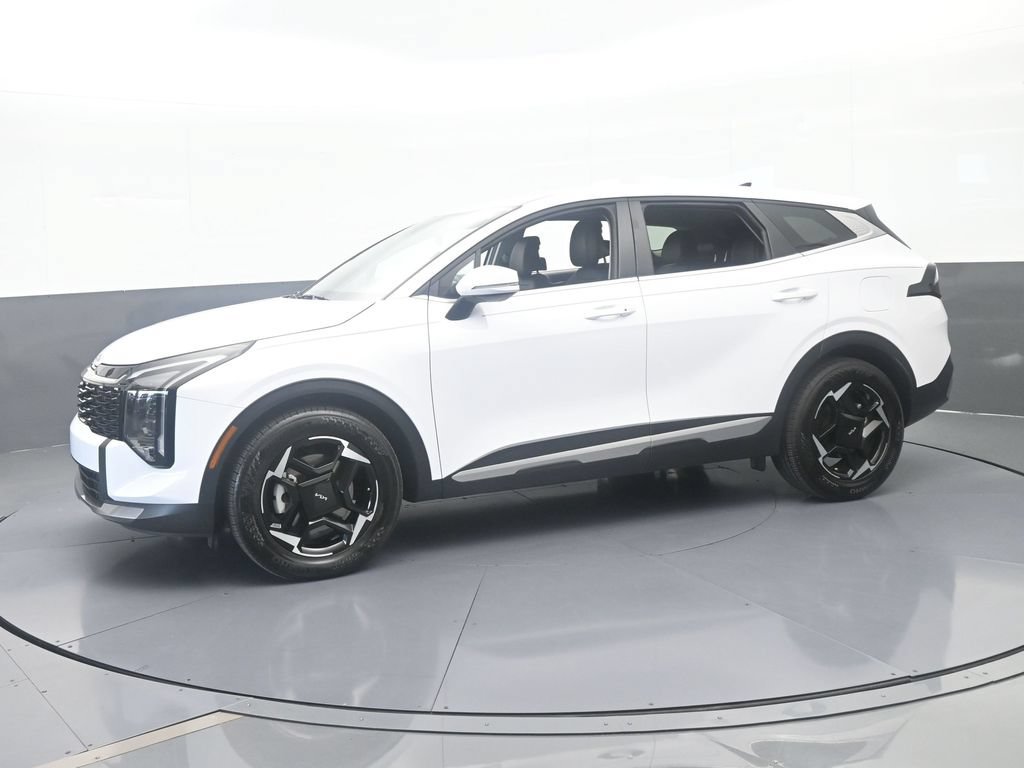 Used 2026 Kia Sportage EX FWD image 2