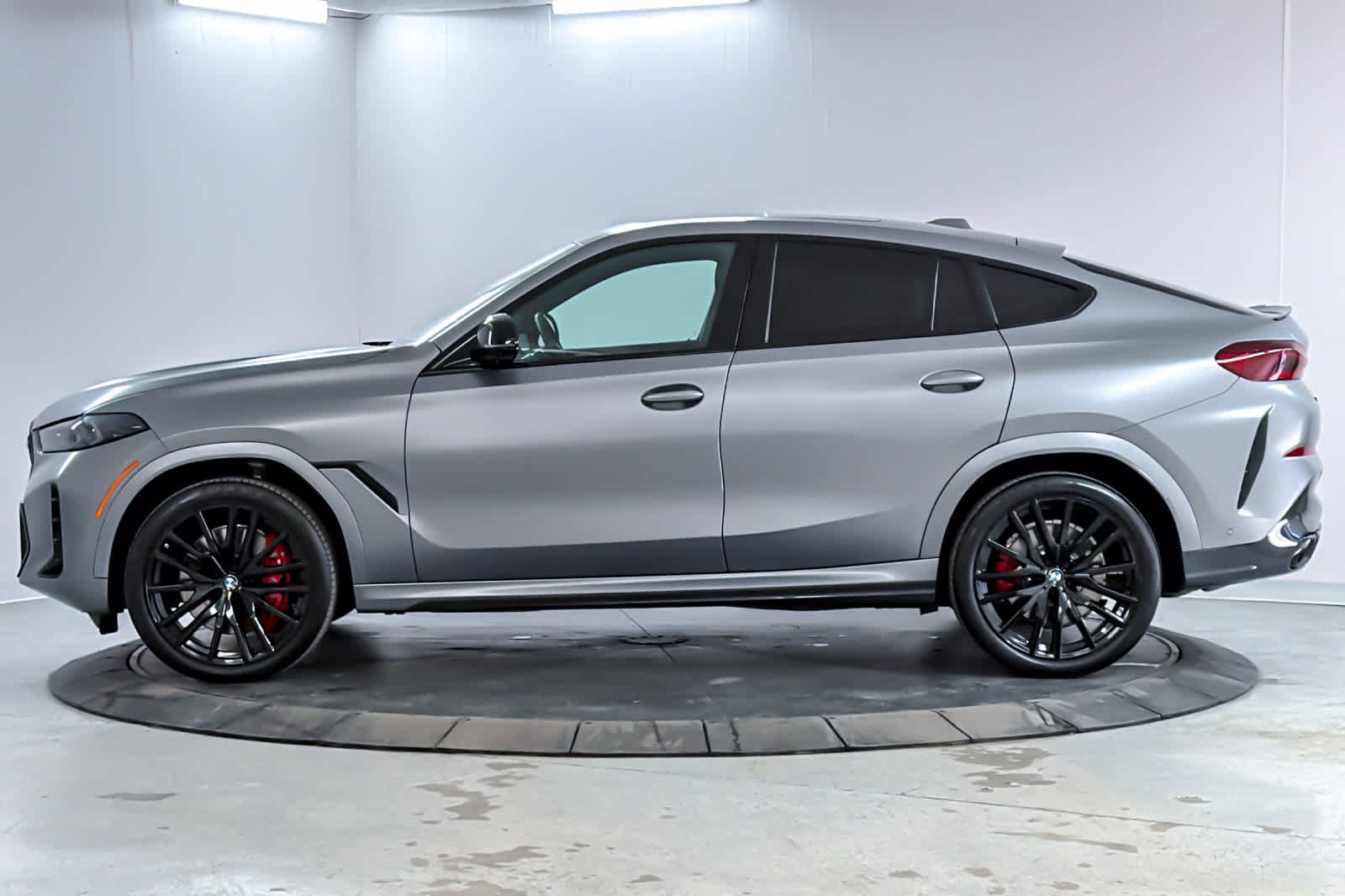 Used 2024 BMW X6 M60i AWD/4WD image 5