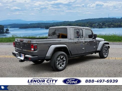 Used 2025 Jeep Gladiator Sport w/ Premium Package image 3