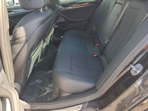 Used 2022 BMW 530i xDrive w/ Premium Package image 21