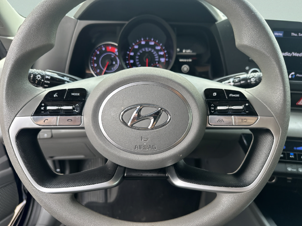 Used 2023 Hyundai Elantra SEL w/ Winter Weather Package FWD image 23